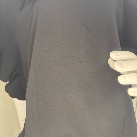 BD2 By Diane Gilman Black Ruffled Flutter Sleeve Blouse/Poncho Size XS.  #232 - Picture 6 of 14